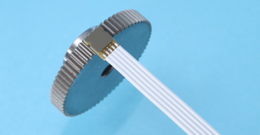 Inductive gear speed sensor consisting of a miniature sensor and a ferromagnetic gear
